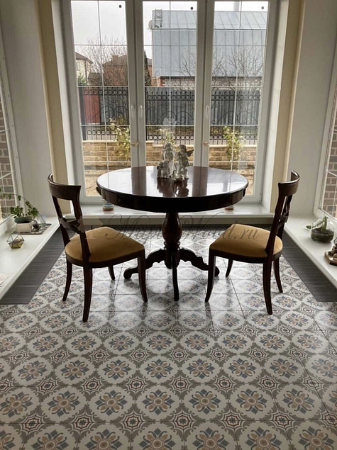 ▎Круглый стол и стулья из коллекции Мария Сильва